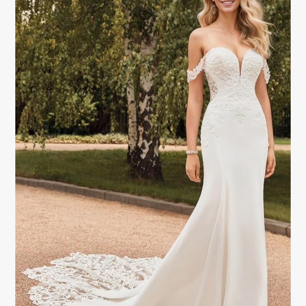 Elegant White Lace Wedding Dress - Picture 2 of 10